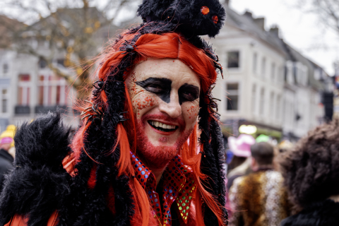 d'n blââuwe wordt daor wel rood van