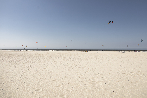 kitesurfers (strand Zandmotor/Kijkduin, Den Haag) 2022